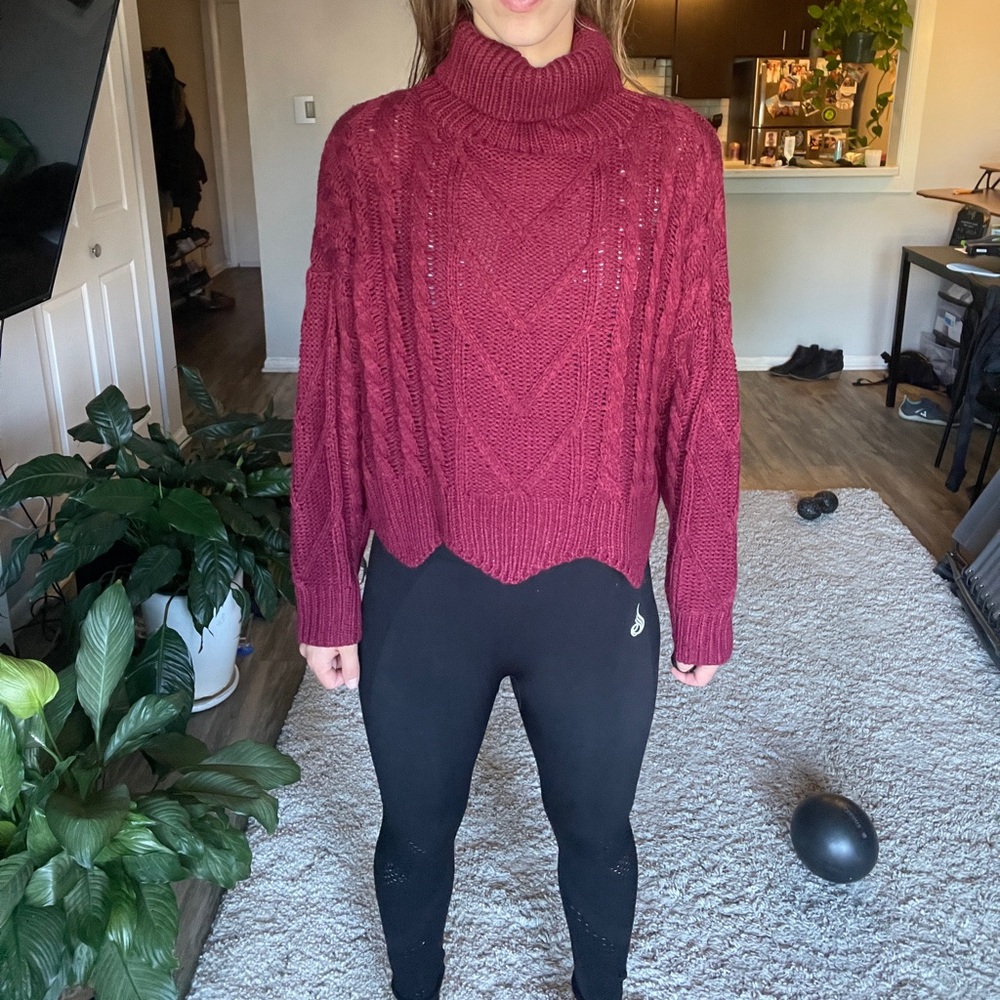 Beautiful, cozy, soft, hardly worn lulus sweater.